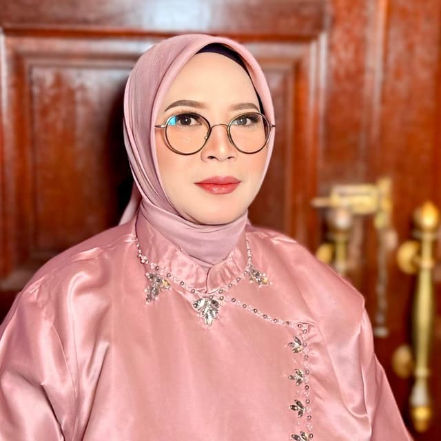 Foto Hj. Tintin Prihartini, S.Pd., M.Pd.